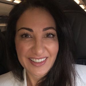 Meet your Posher, Elizabeth